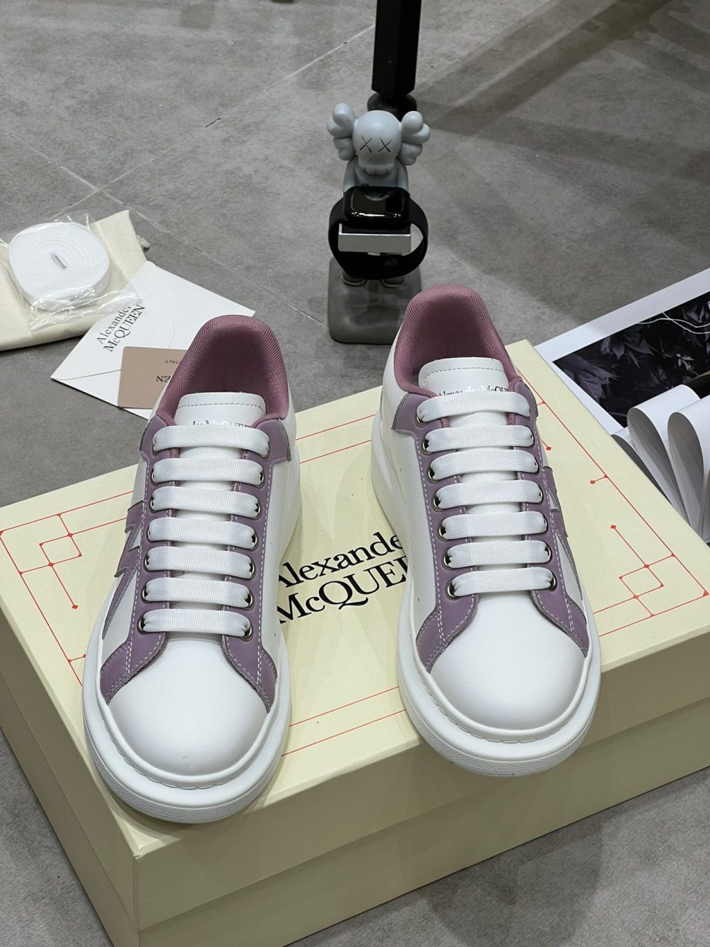 Alexander McQueen Sneaker - Image 4