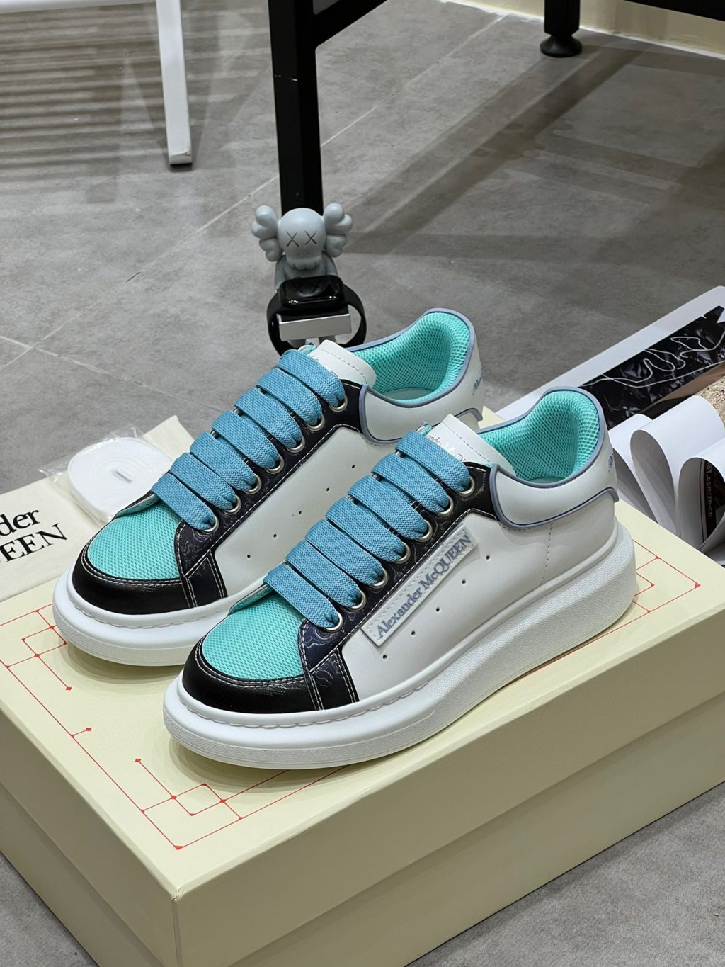 Alexander McQueen Sneaker - Image 2