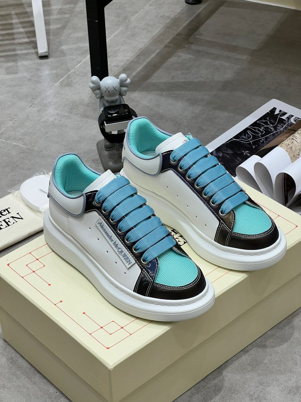 Alexander McQueen Sneaker - Image 3