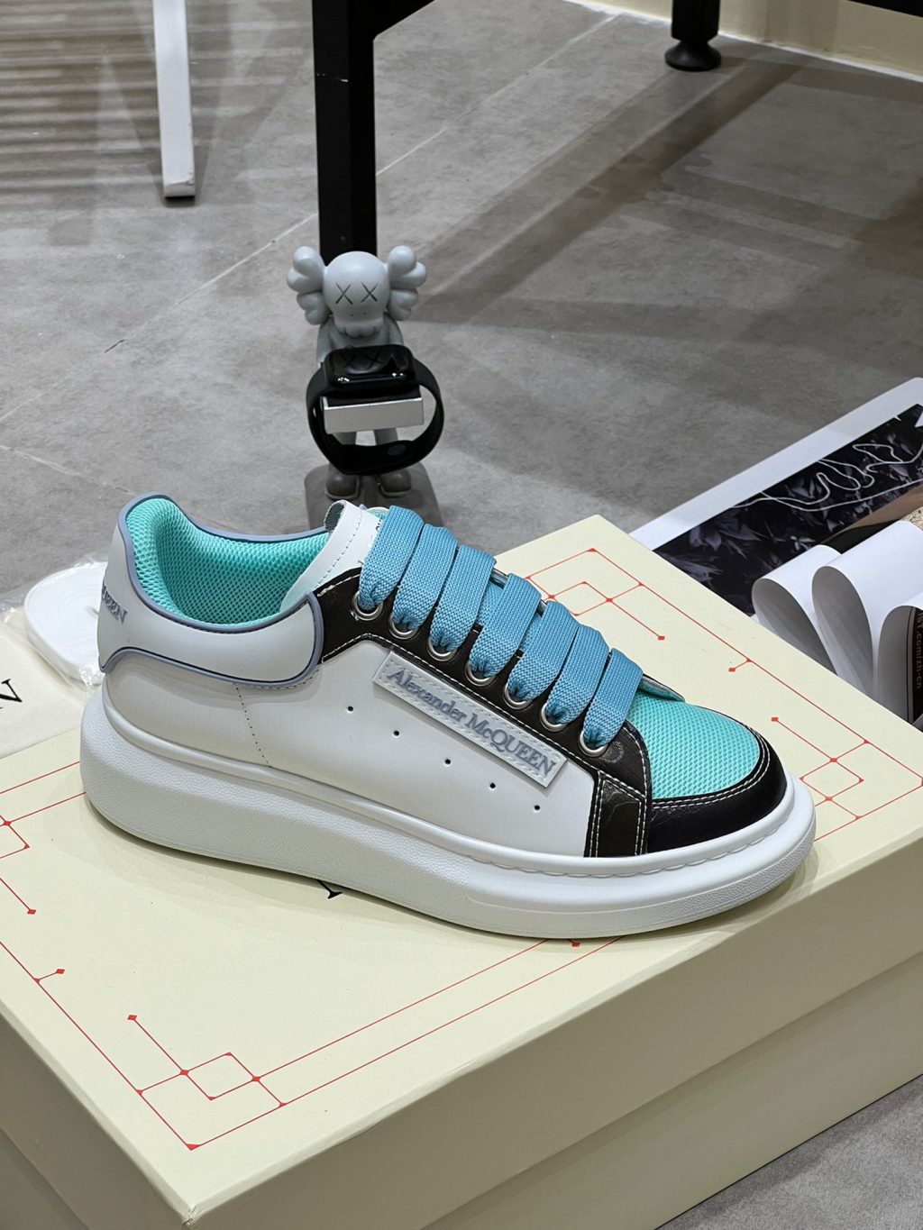Alexander McQueen Sneaker - Image 4