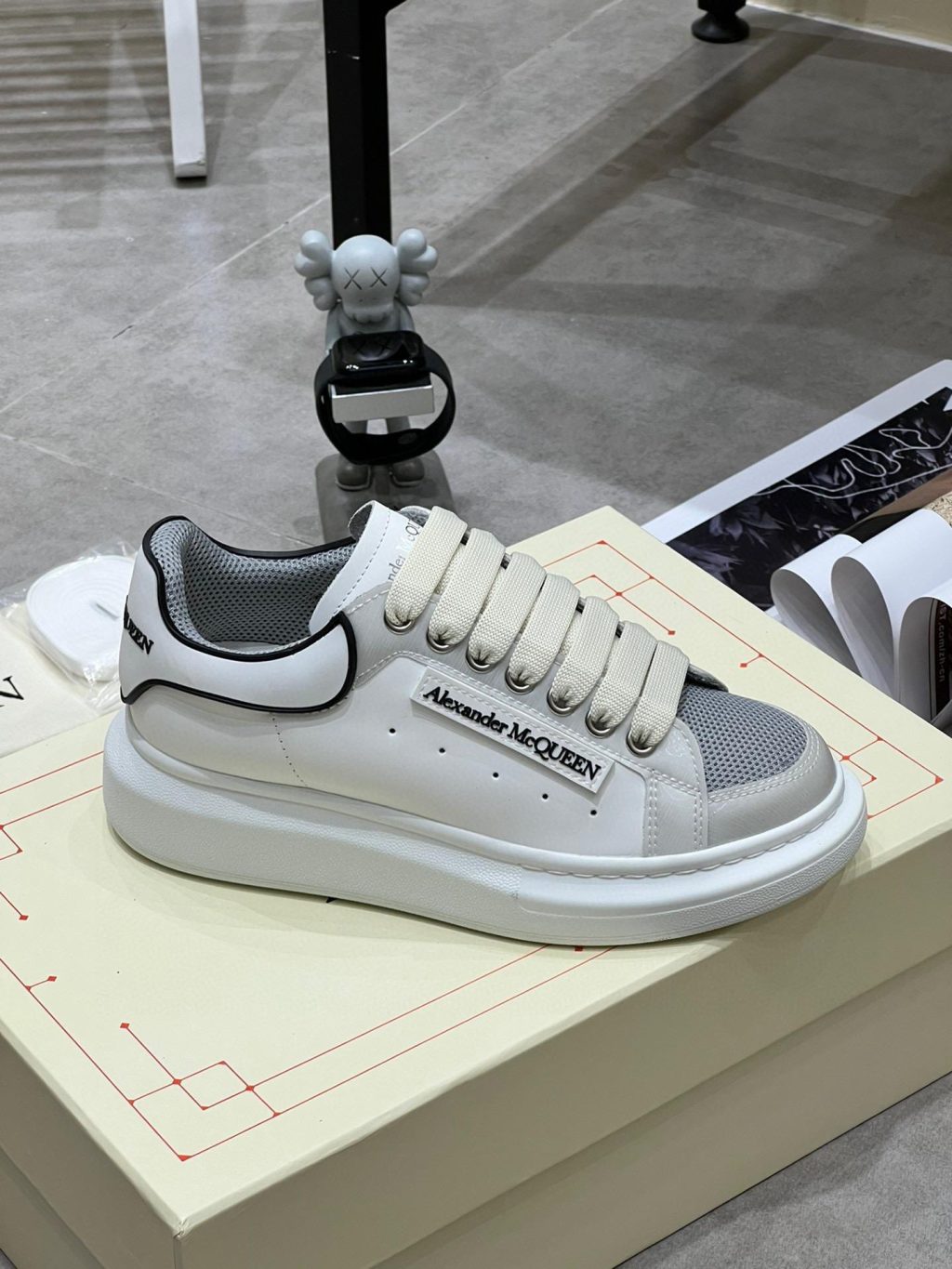 Alexander McQueen Sneaker - Image 4