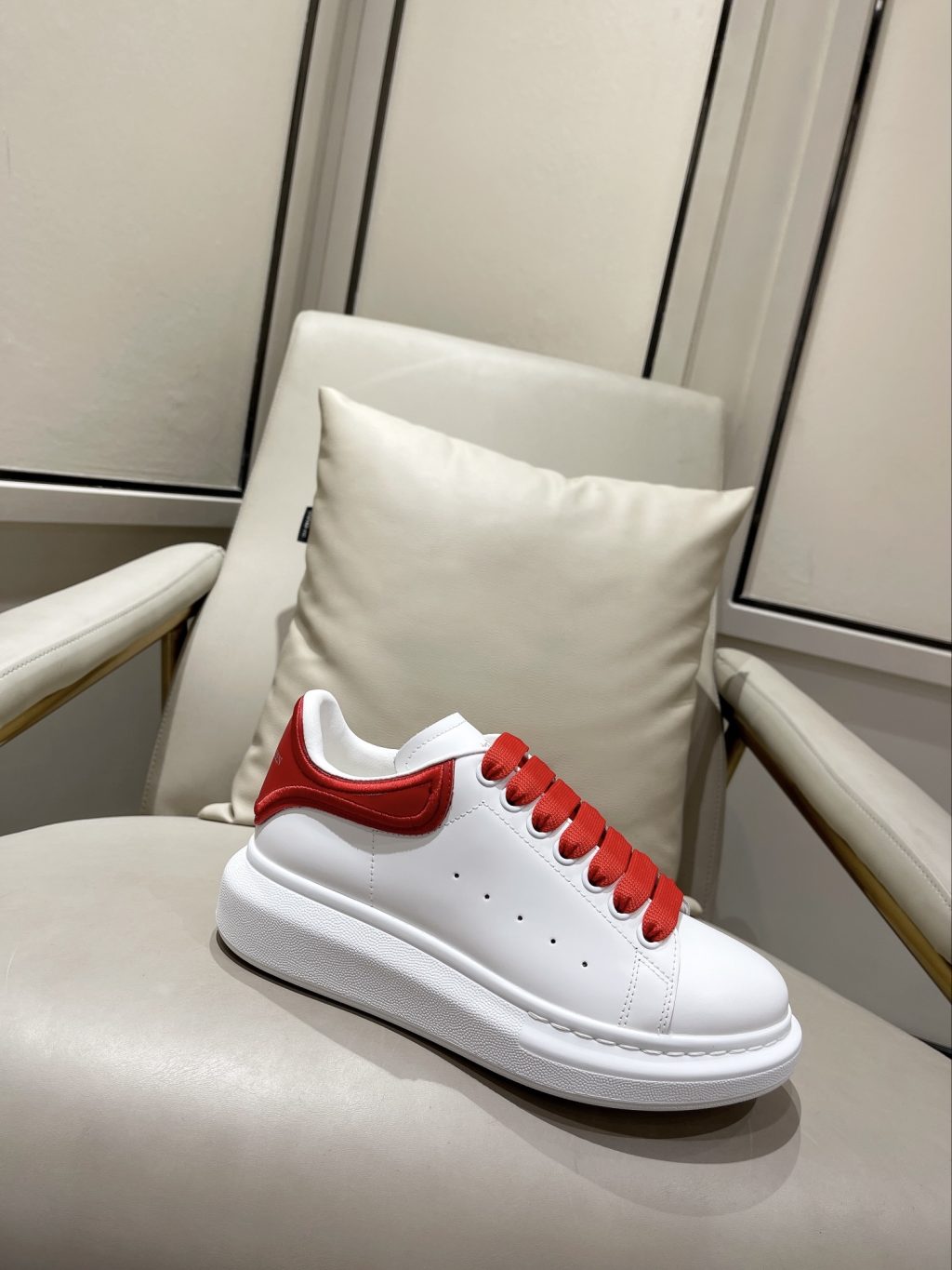 Alexander McQueen Sneaker - Image 4