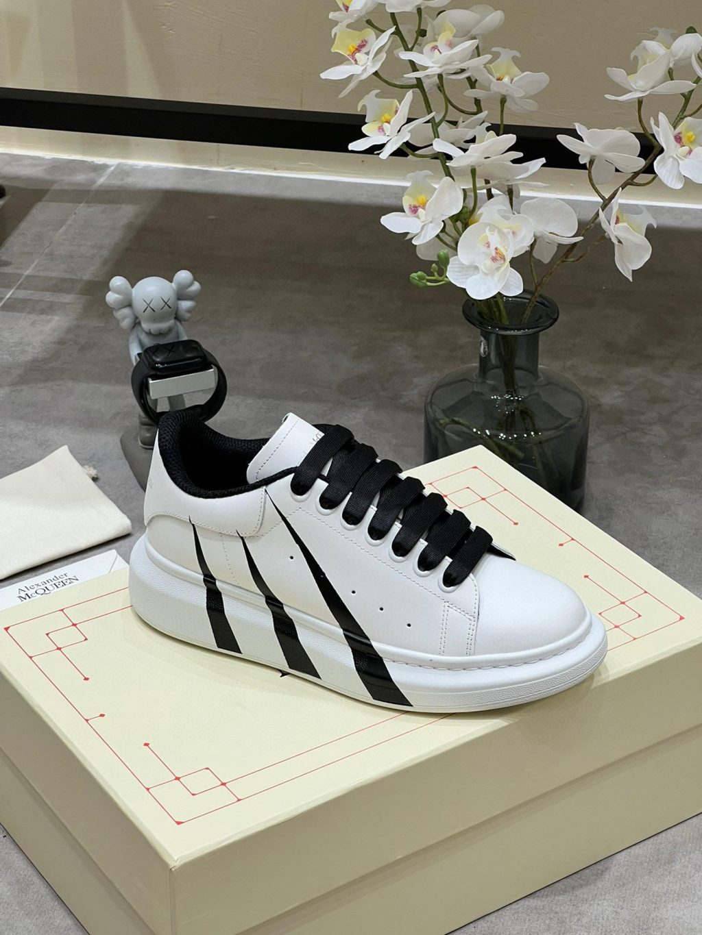 Alexander McQueen Sneaker - Image 3