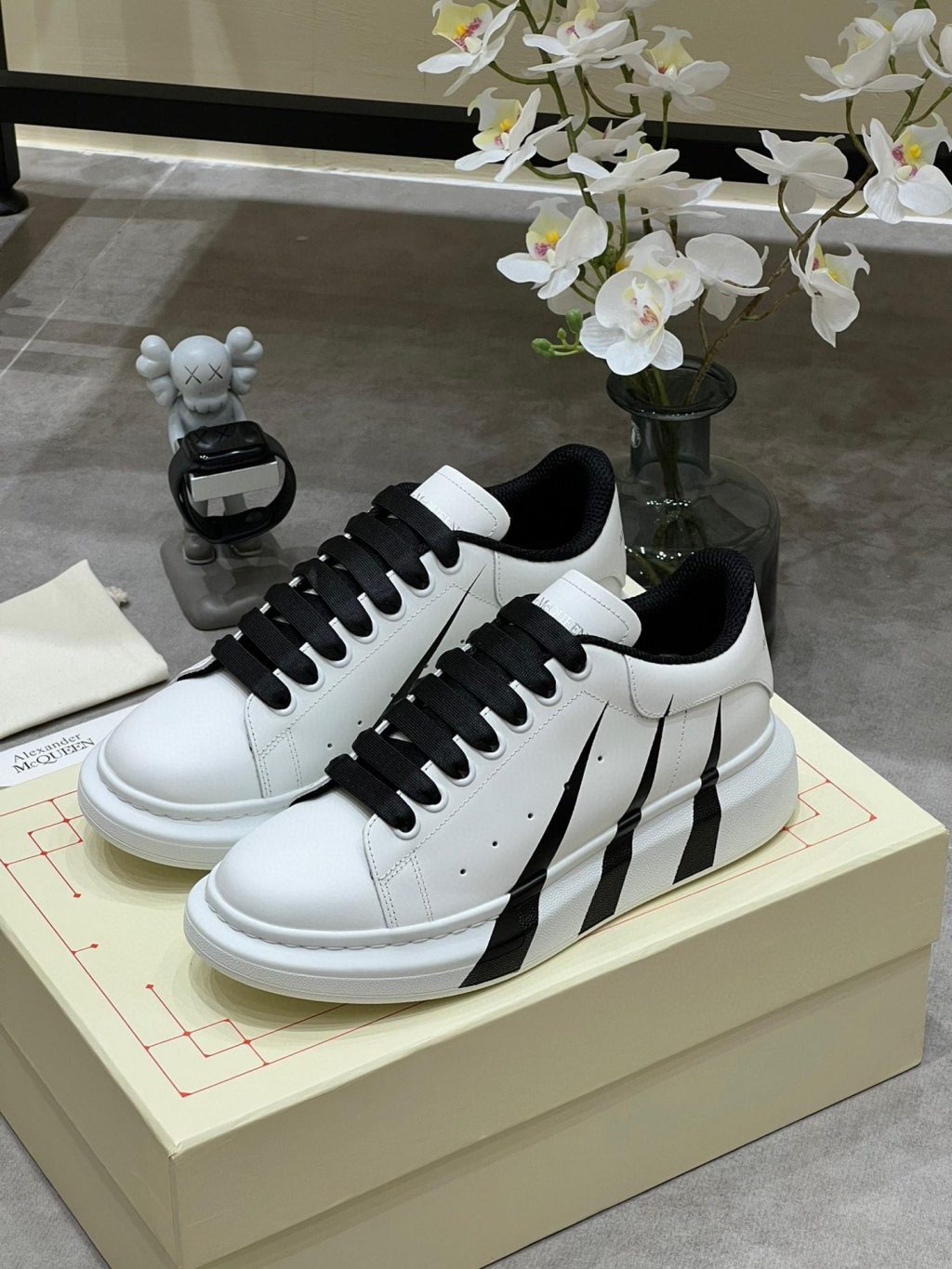 Alexander McQueen Sneaker - Image 2