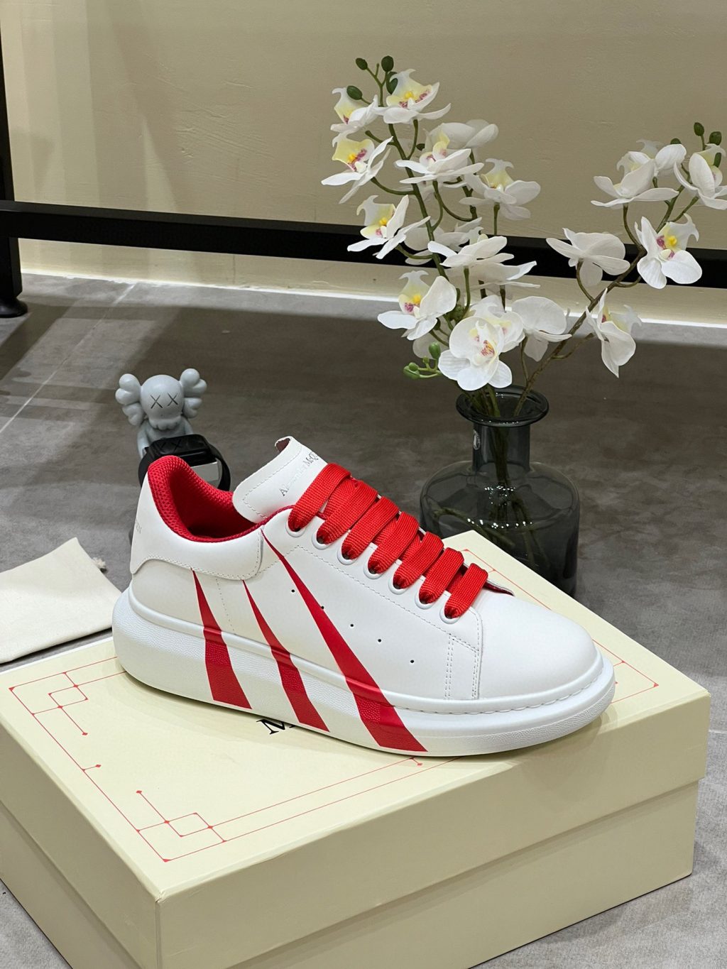 Alexander McQueen Sneaker - Image 4