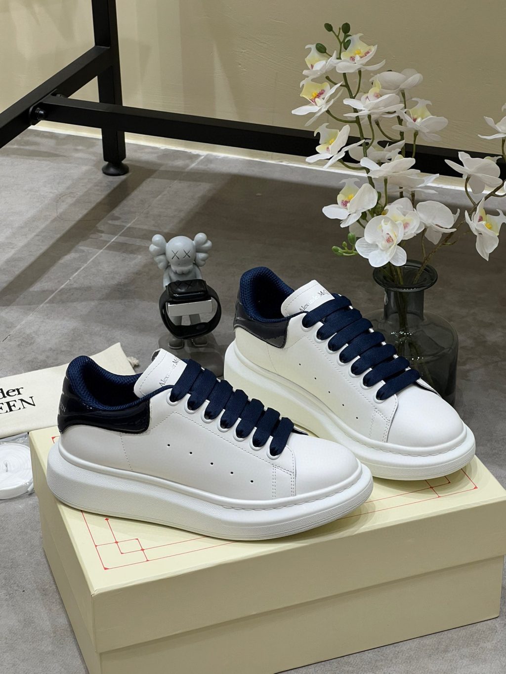 Alexander McQueen Sneaker - Image 3