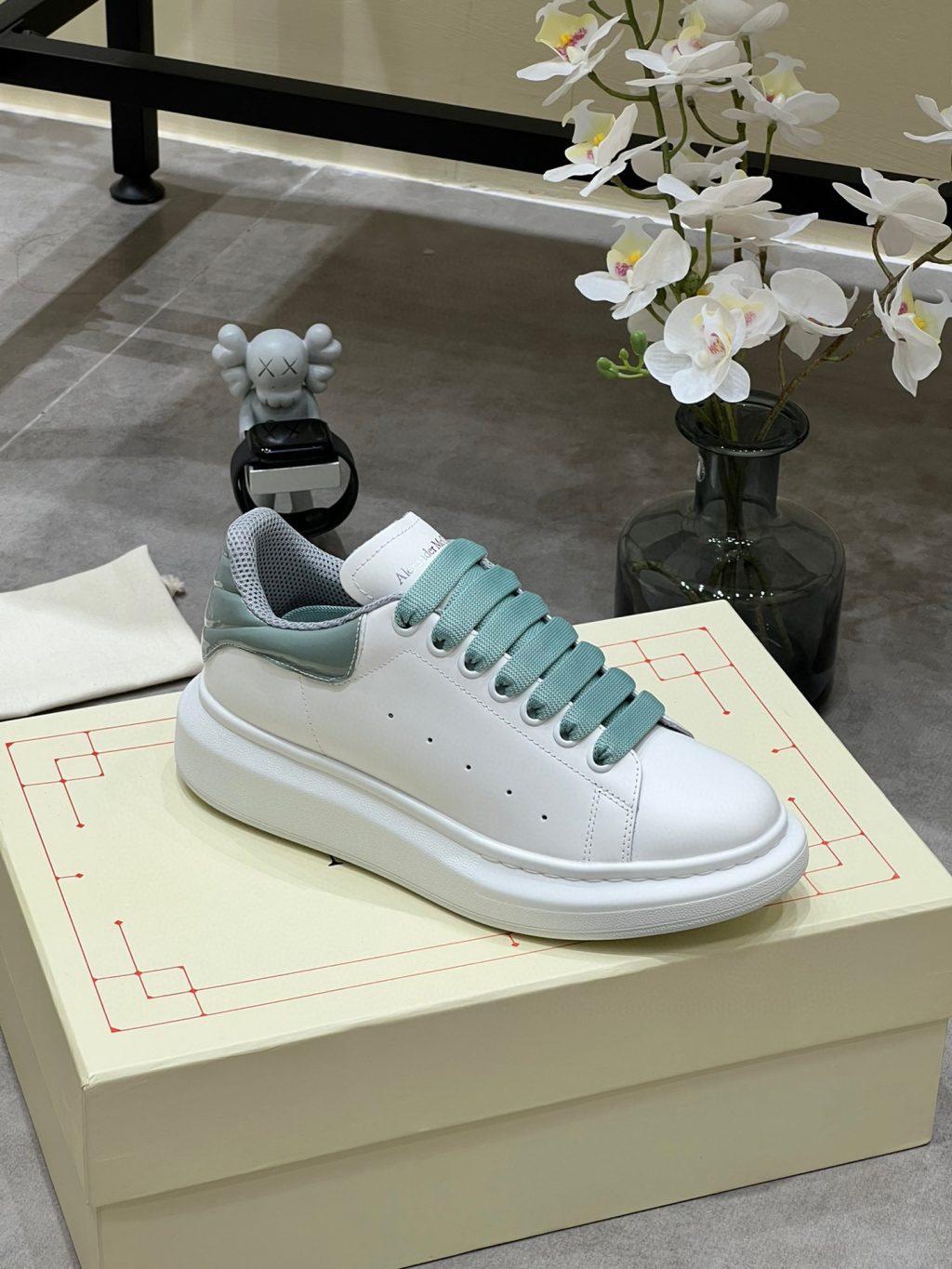 Alexander McQueen Sneaker - Image 4