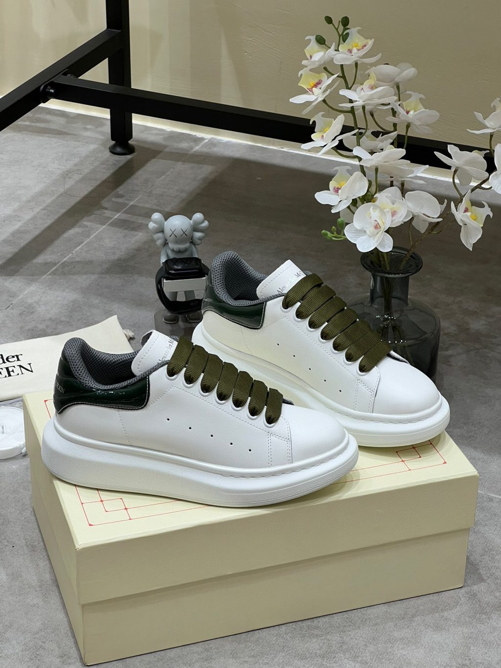 Alexander McQueen Sneaker - Image 3
