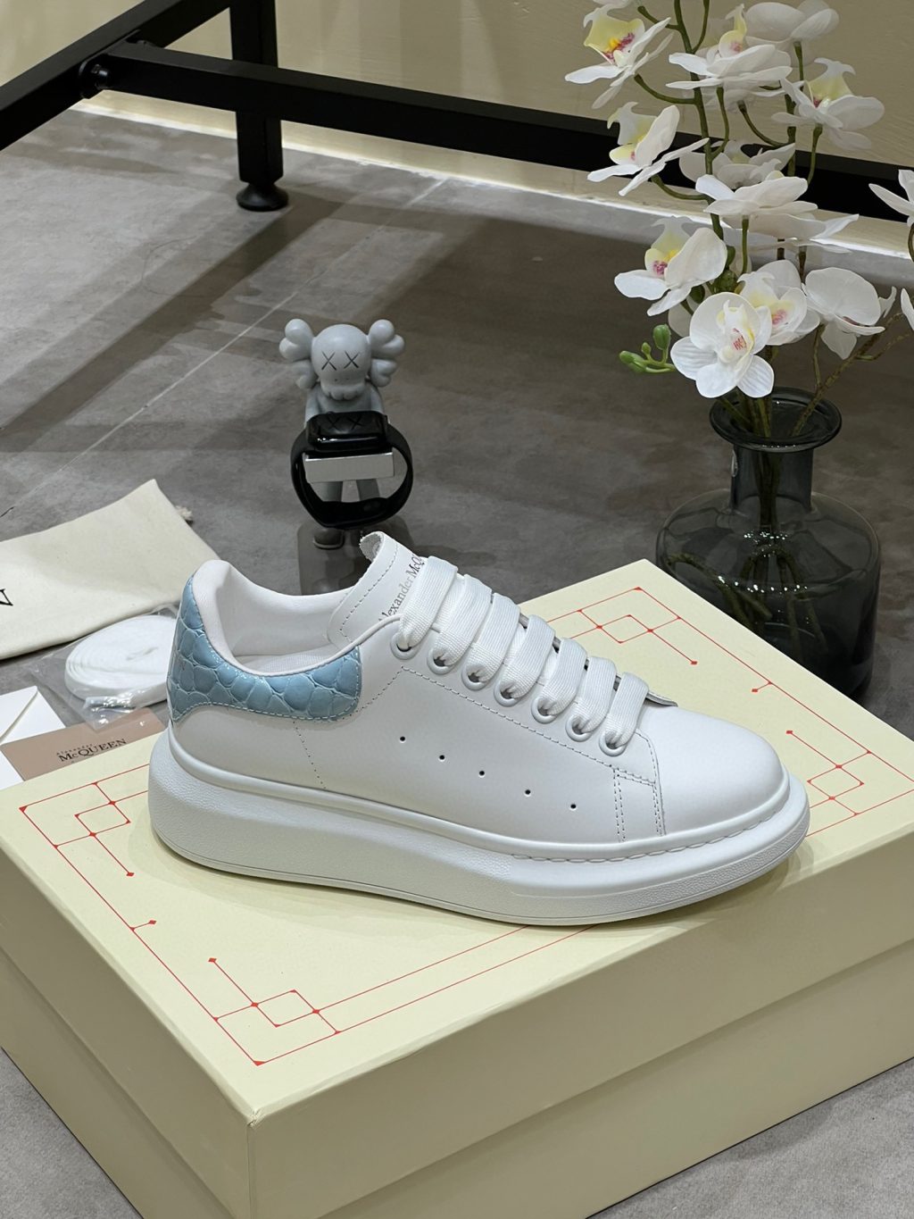 Alexander McQueen Sneaker - Image 4