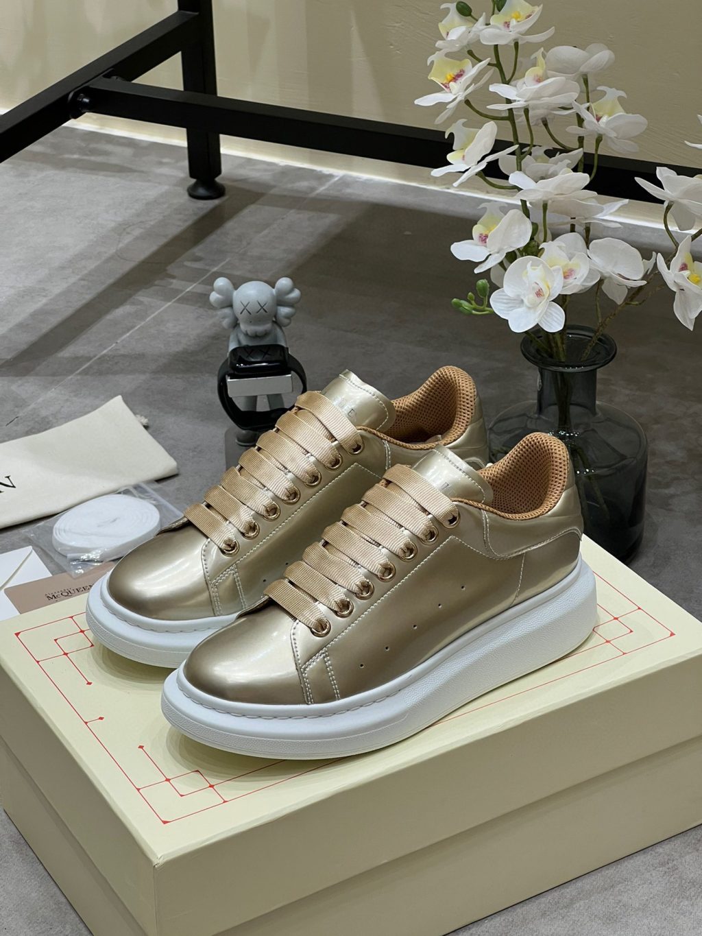 Alexander McQueen Sneaker - Image 2