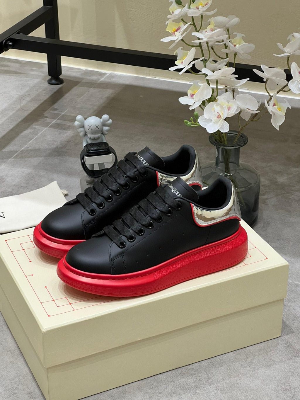 Alexander McQueen Sneaker - Image 2