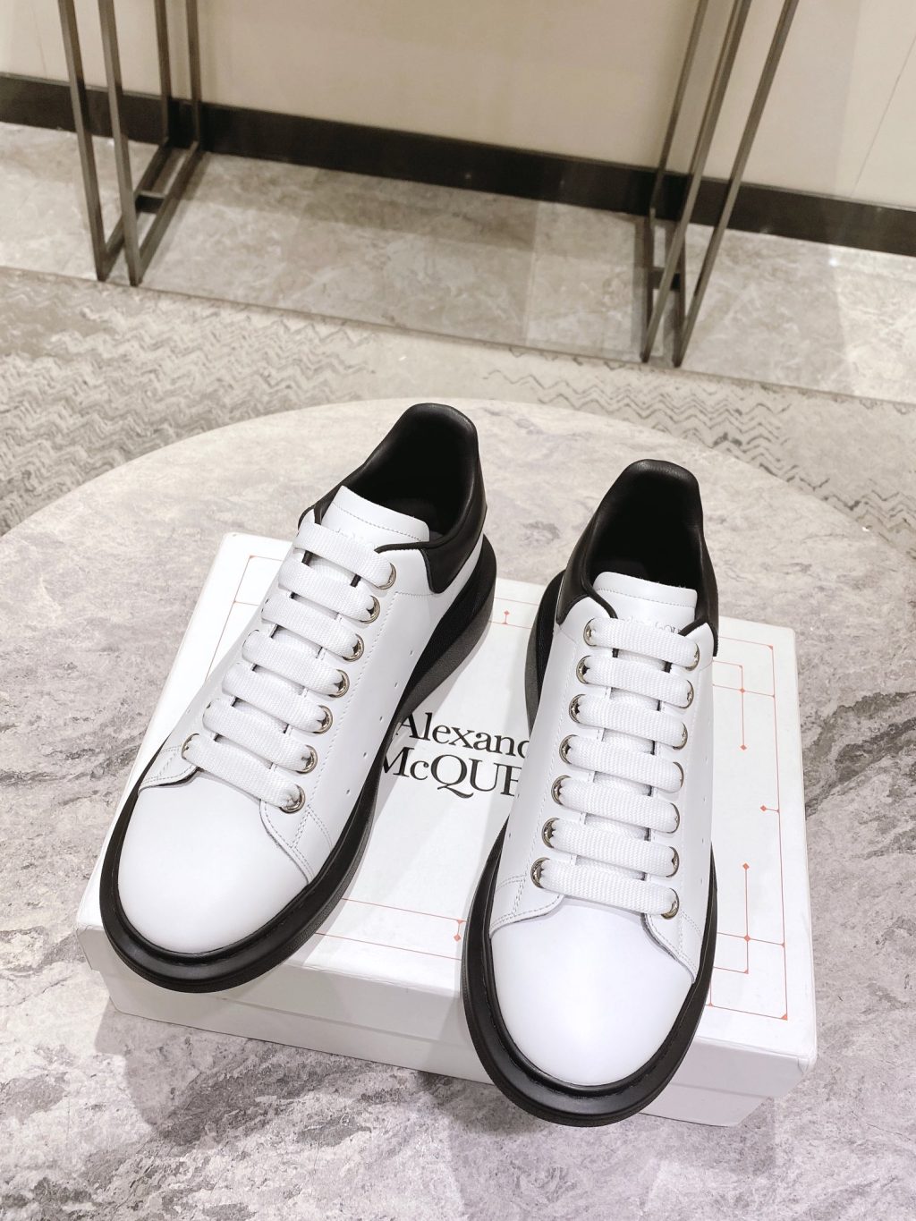 Alexander McQueen Sneaker - Image 2