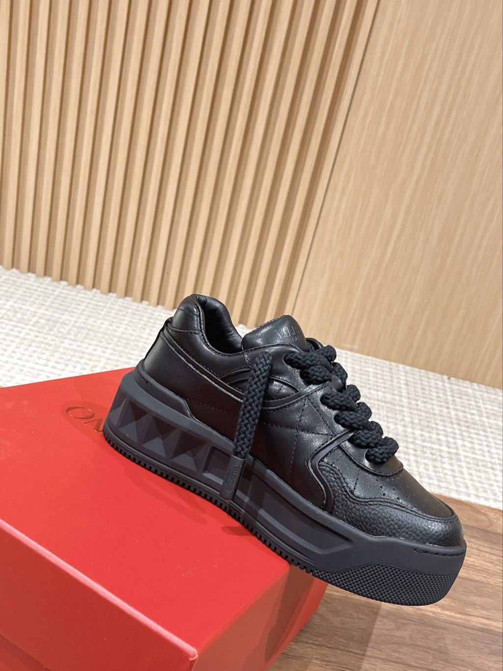 Valentino Garavani Sneaker - Image 4