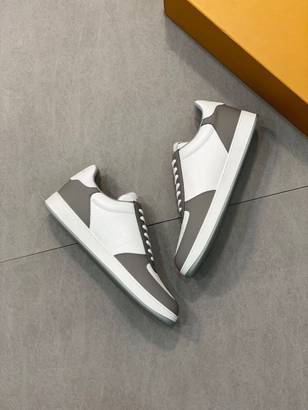 LOUIS VUITTON TRAINER SNEAKER - Image 3