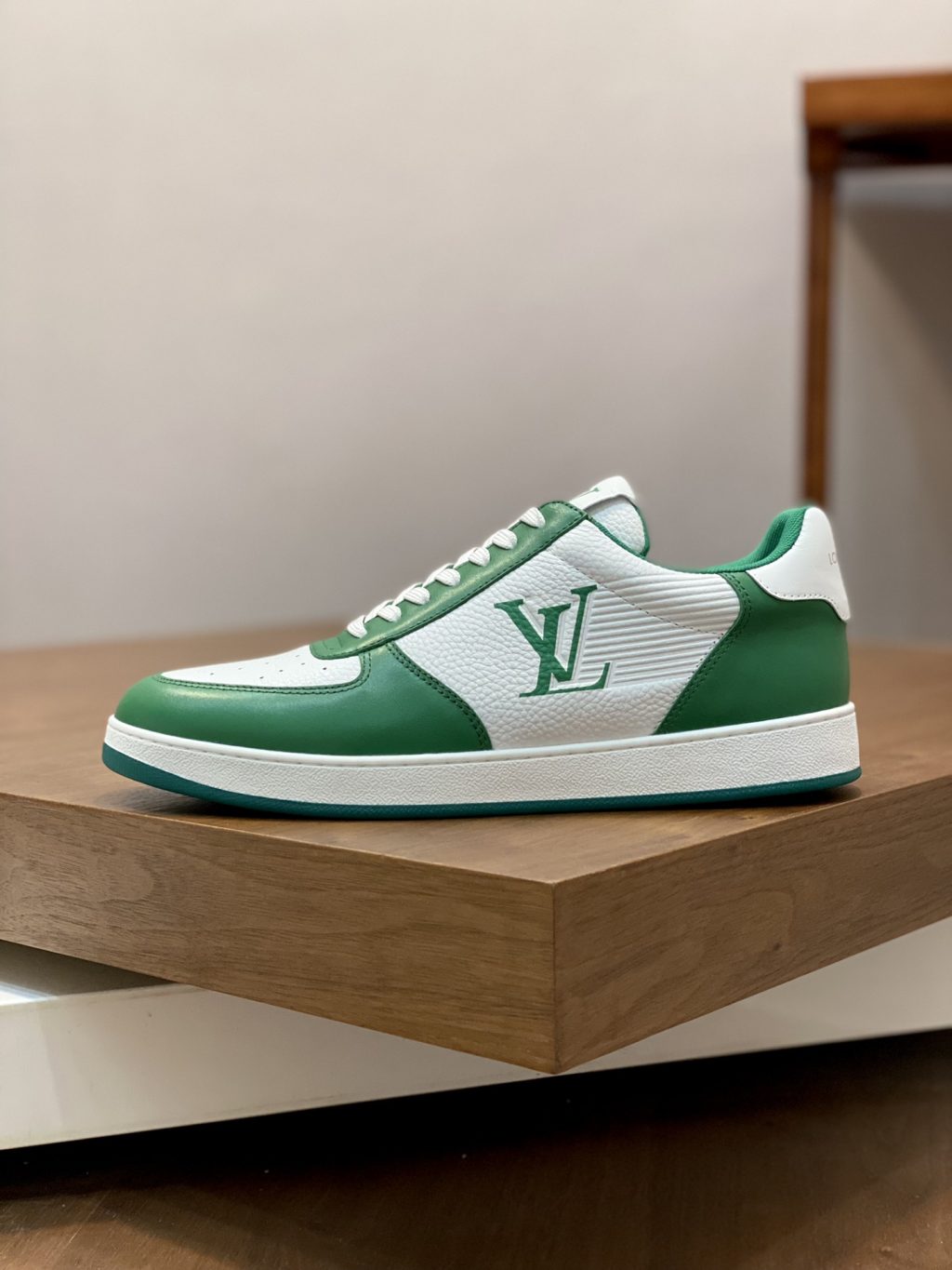 LOUIS VUITTON TRAINER SNEAKER - Image 4