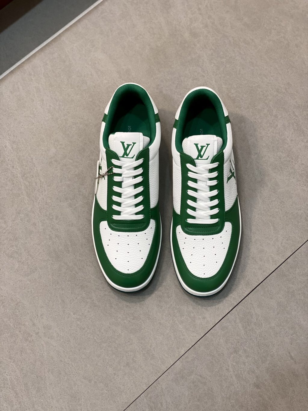 LOUIS VUITTON TRAINER SNEAKER - Image 2