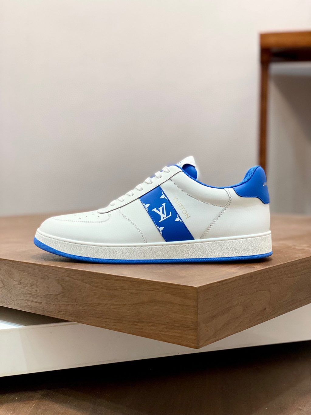 LOUIS VUITTON TRAINER SNEAKER - Image 4