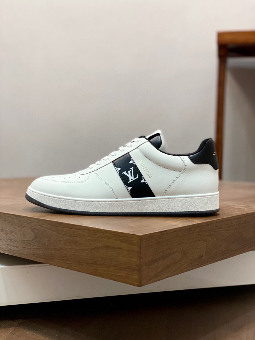 LOUIS VUITTON TRAINER SNEAKER - Image 4