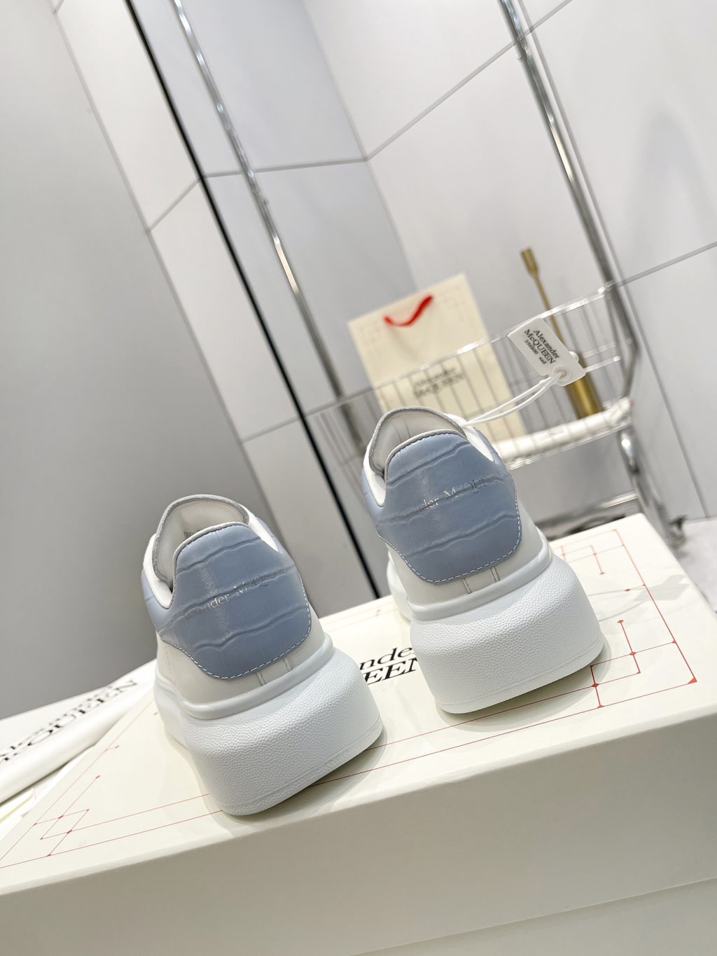 Alexander McQueen Sneaker - Image 4