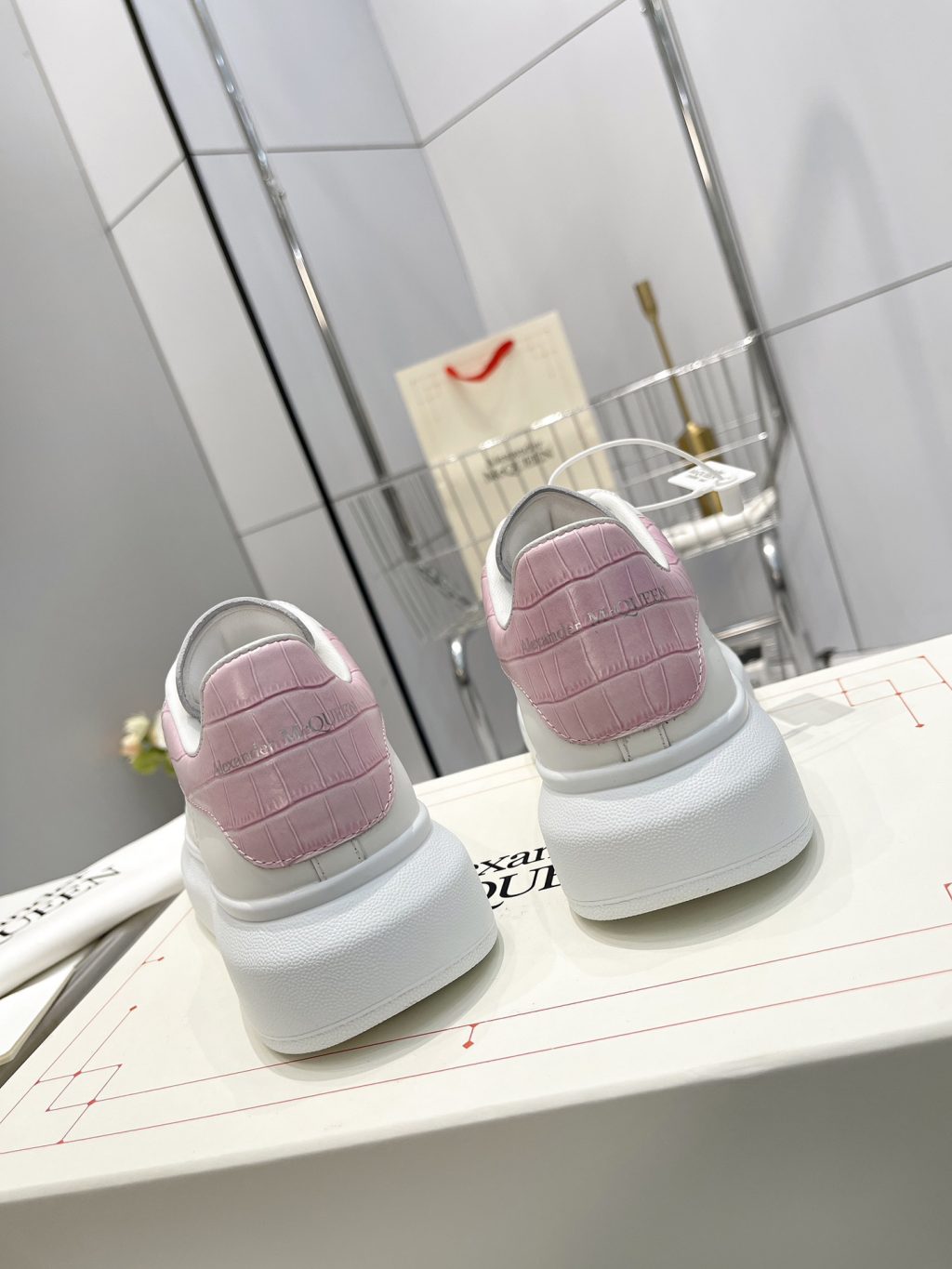 Alexander McQueen Sneaker - Image 4