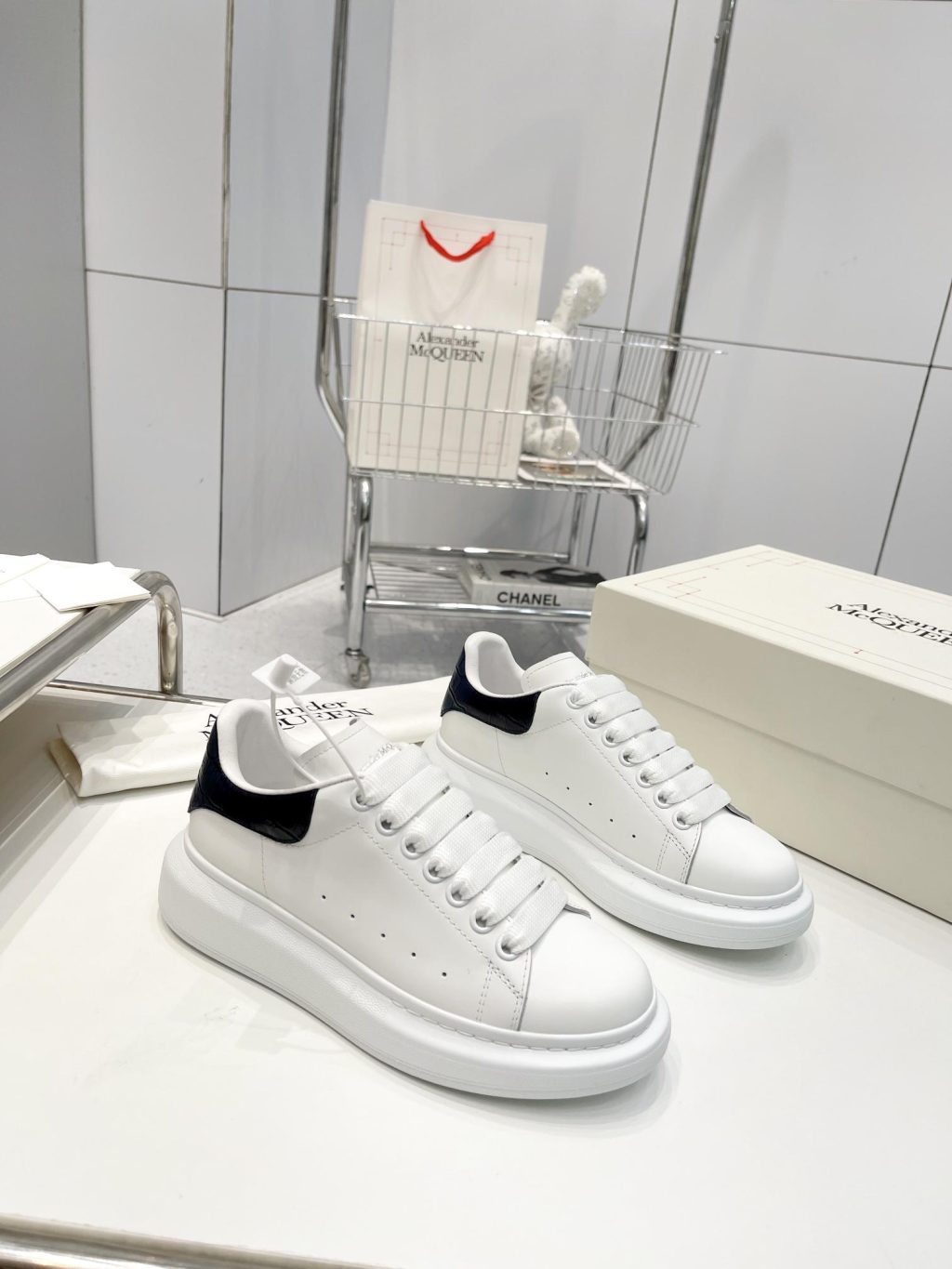 Alexander McQueen Sneaker - Image 2