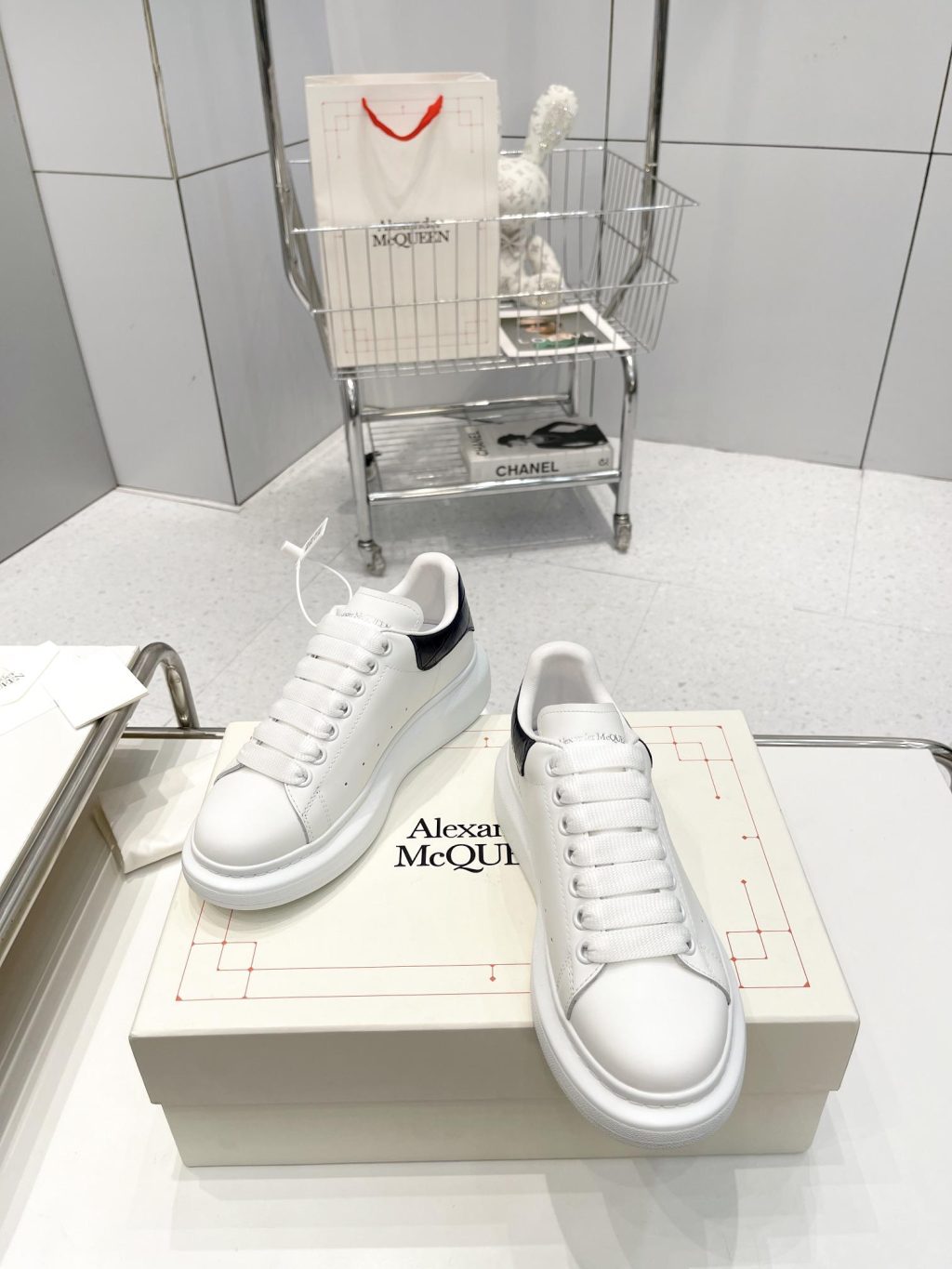 Alexander McQueen Sneaker - Image 3