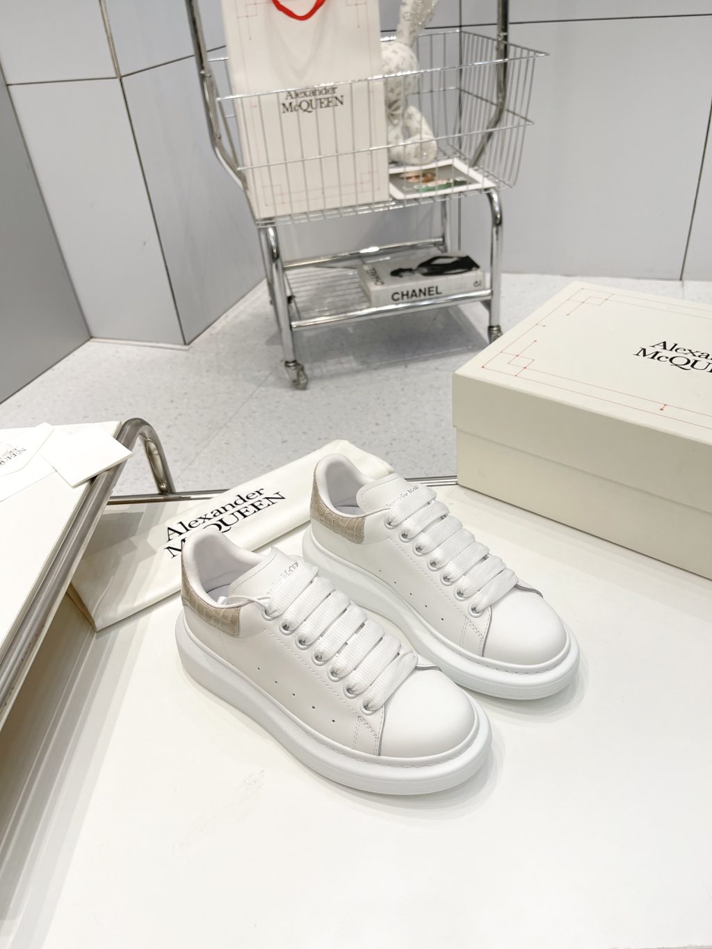 Alexander McQueen Sneaker - Image 2