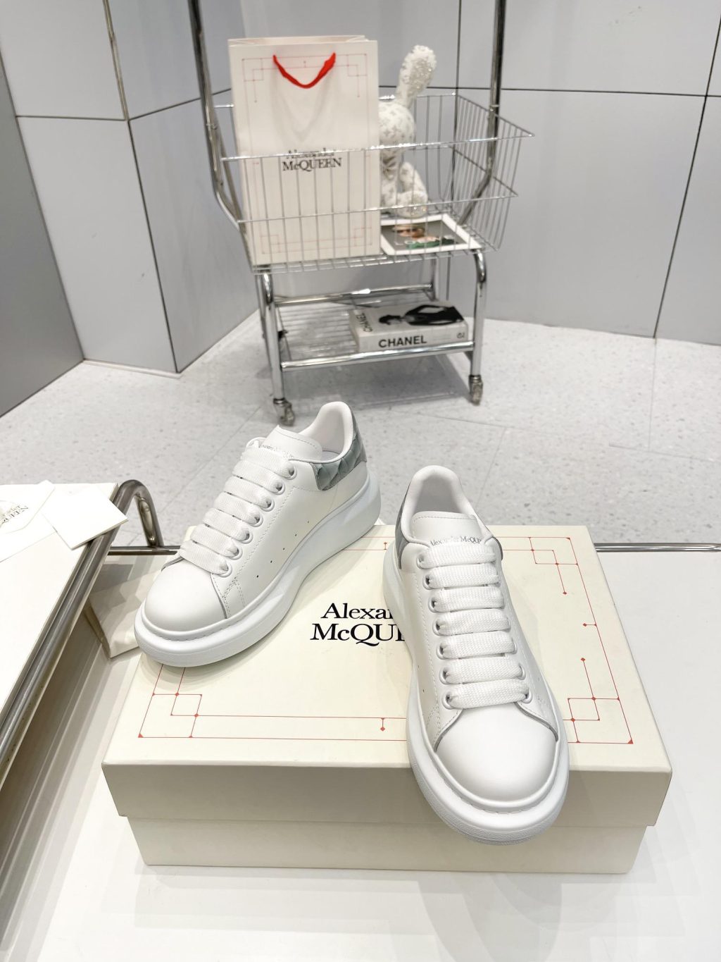 Alexander McQueen Sneaker - Image 3