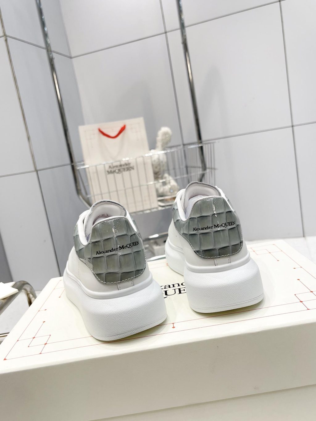 Alexander McQueen Sneaker - Image 4