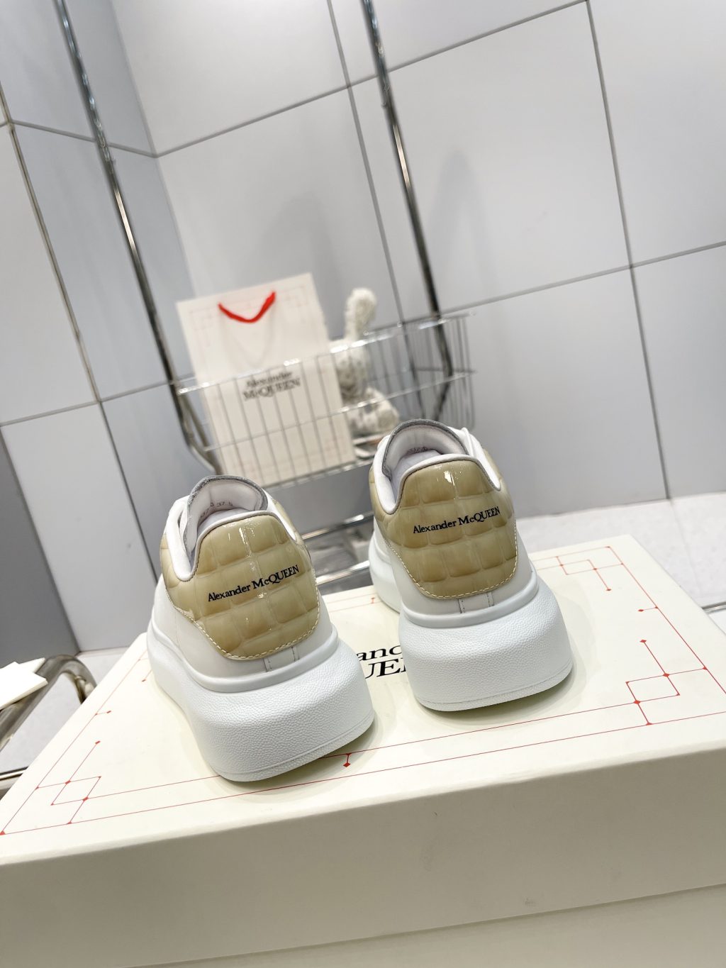 Alexander McQueen Sneaker - Image 4