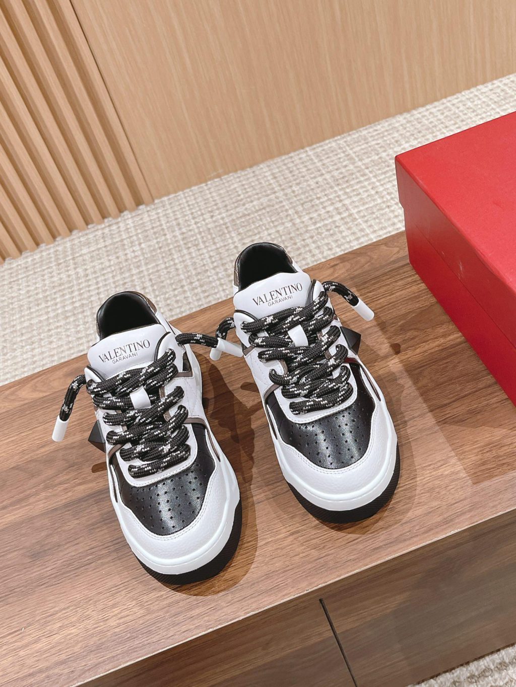 Valentino Garavani Sneaker - Image 2