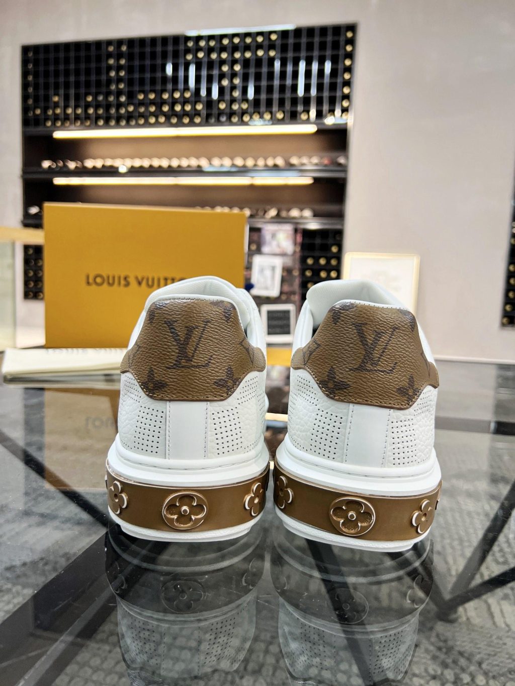 LOUIS VUITTON TRAINER SNEAKER - Image 4