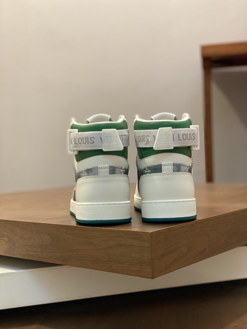 LOUIS VUITTON sneakers - Image 4