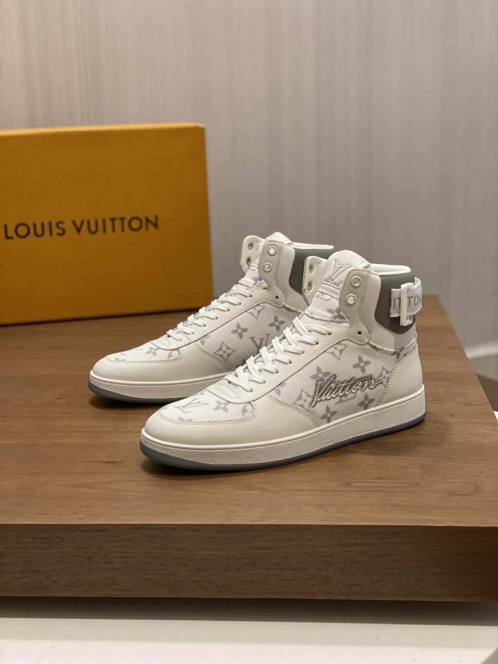 LOUIS VUITTON sneakers - Image 2