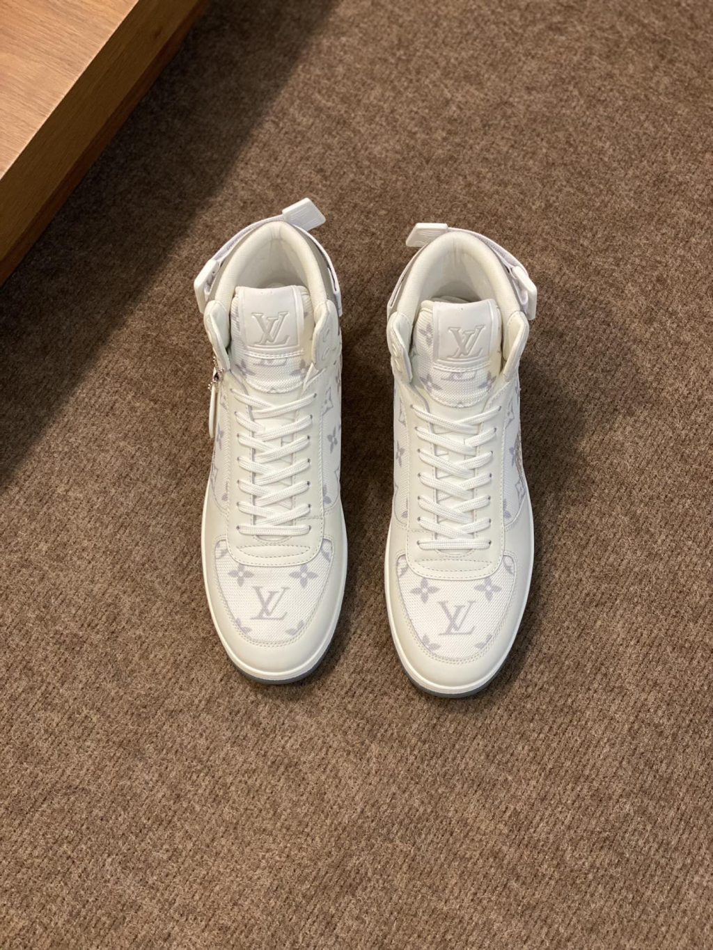 LOUIS VUITTON sneakers - Image 3