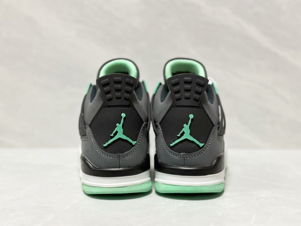 AIR JORDAN 4 FROZEN MOMENTS SNEAKER - Image 4
