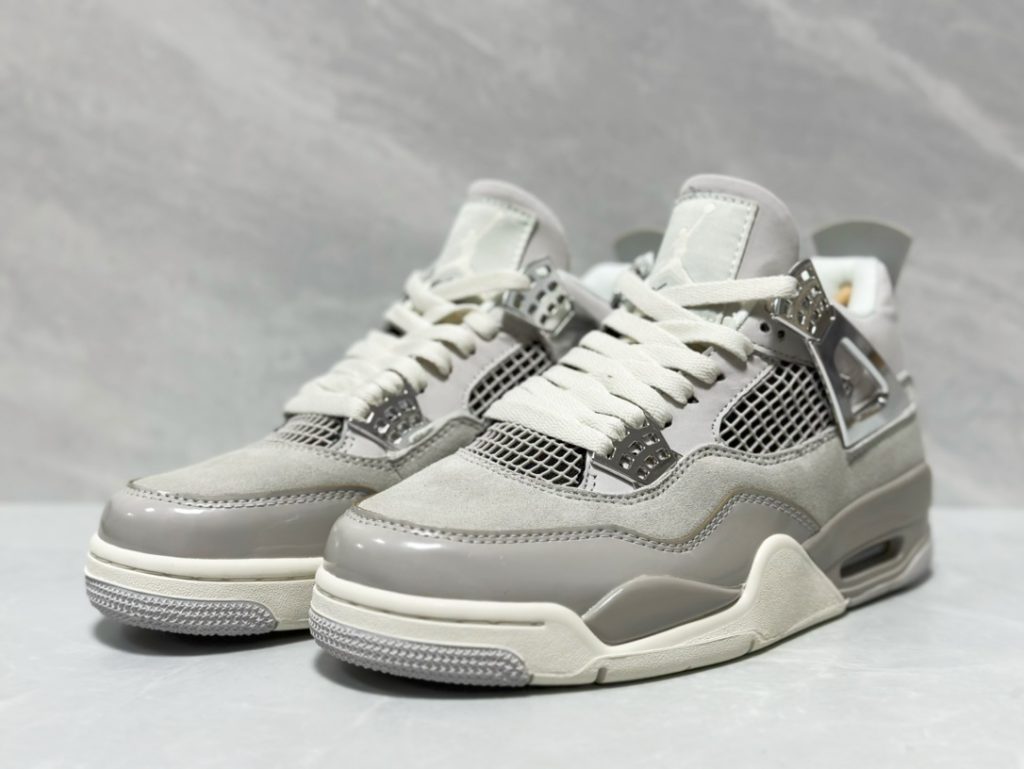 AIR JORDAN 4 FROZEN MOMENTS SNEAKER - Image 3