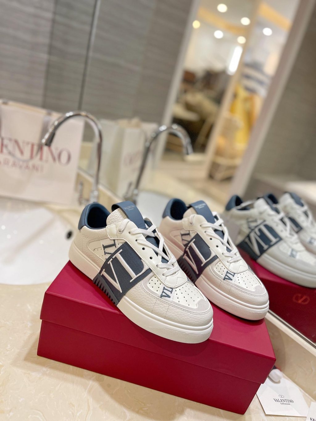 Valentino Garavani Sneaker - Image 2