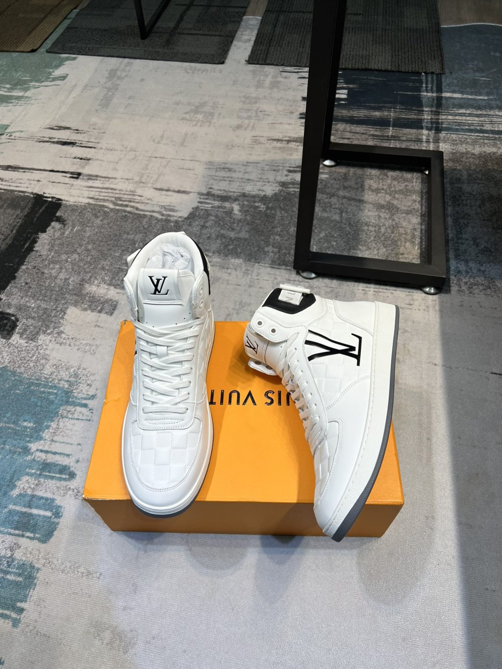 LOUIS VUITTON sneakers - Image 3