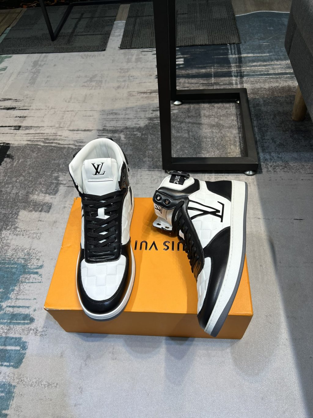 LOUIS VUITTON sneakers - Image 3