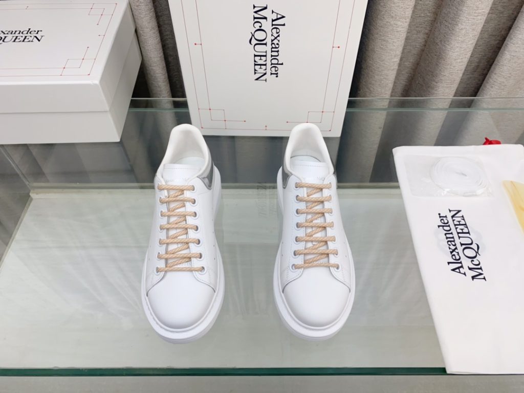 Alexander McQueen Sneaker - Image 4