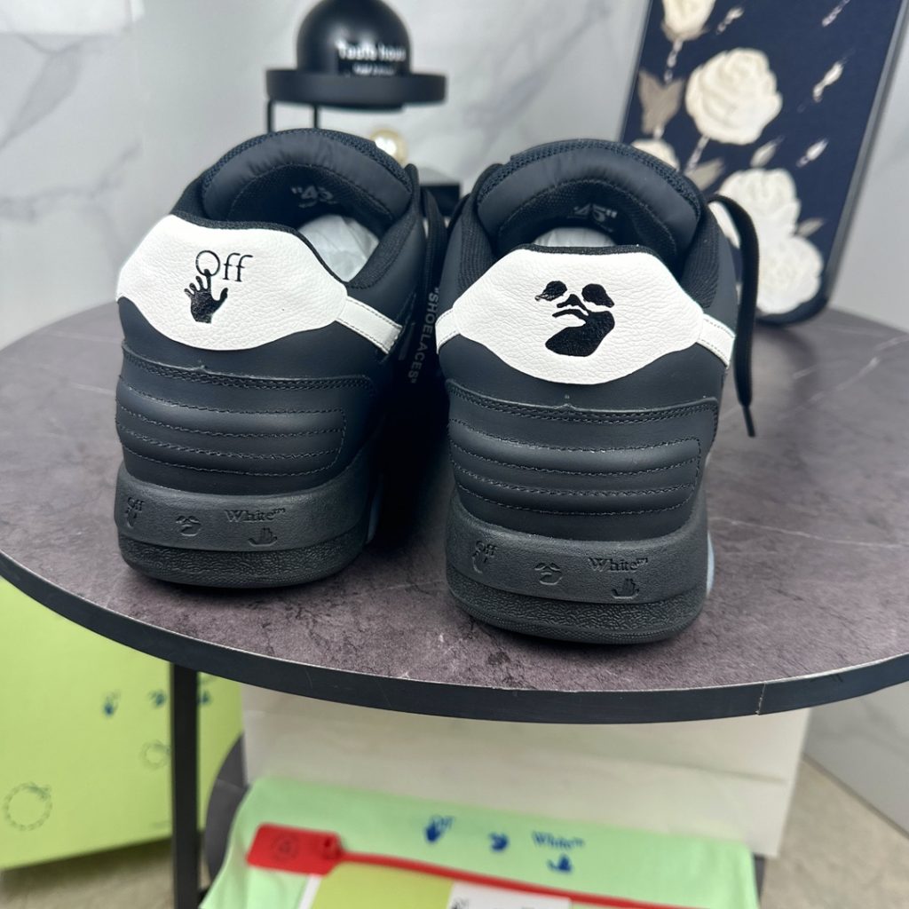 Off-White Sneaker - Image 4