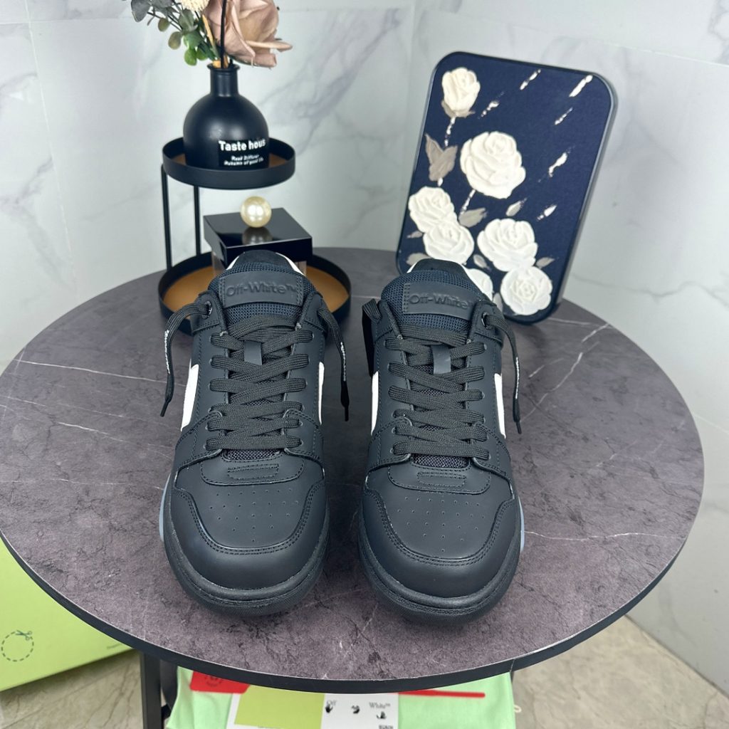 Off-White Sneaker - Image 3