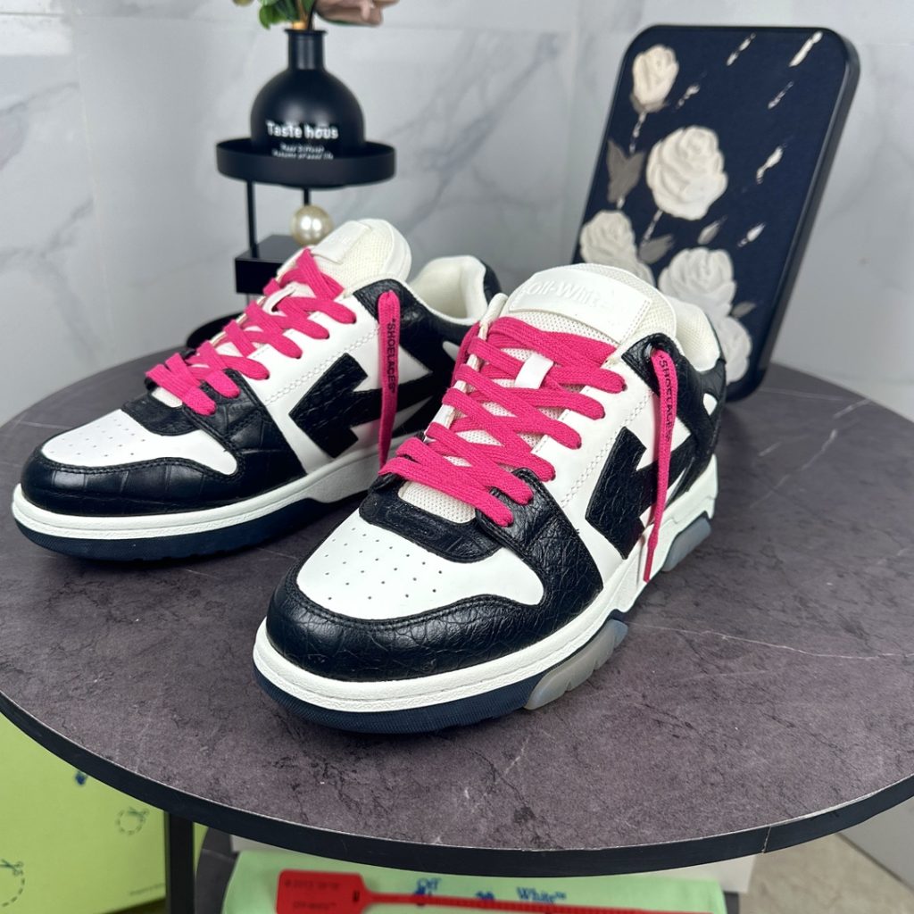 Off-White Sneaker - Image 4