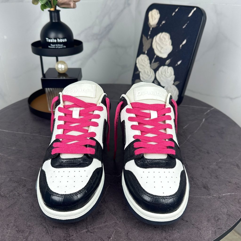 Off-White Sneaker - Image 3