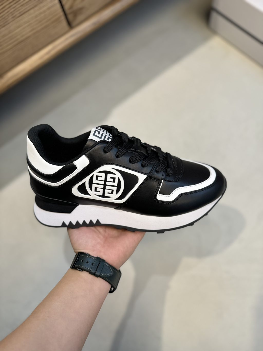 GIVENCHY Sneakers in synthetic leather and mesh - Image 4