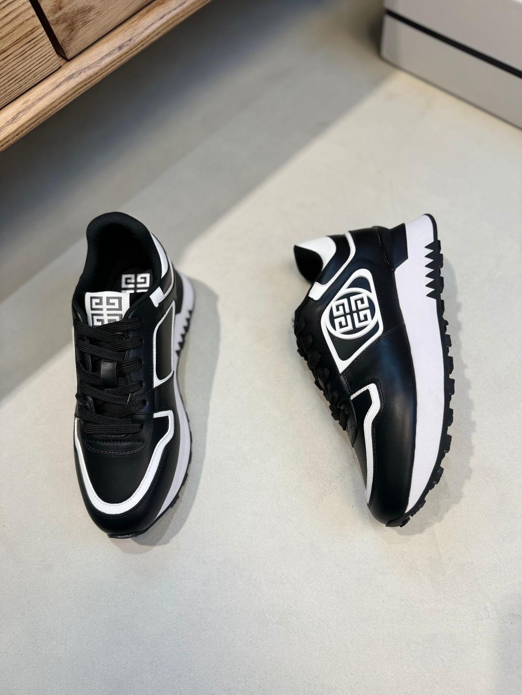 GIVENCHY Sneakers in synthetic leather and mesh - Image 2