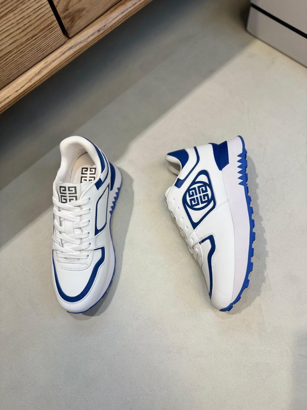 GIVENCHY Sneakers in synthetic leather and mesh - Image 2