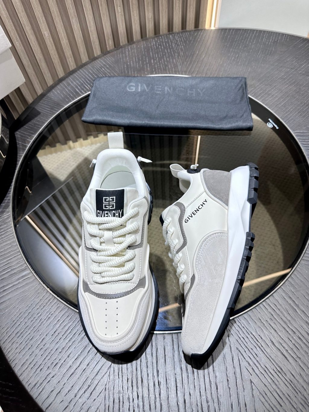 GIVENCHY Sneakers in synthetic leather and mesh - Image 4