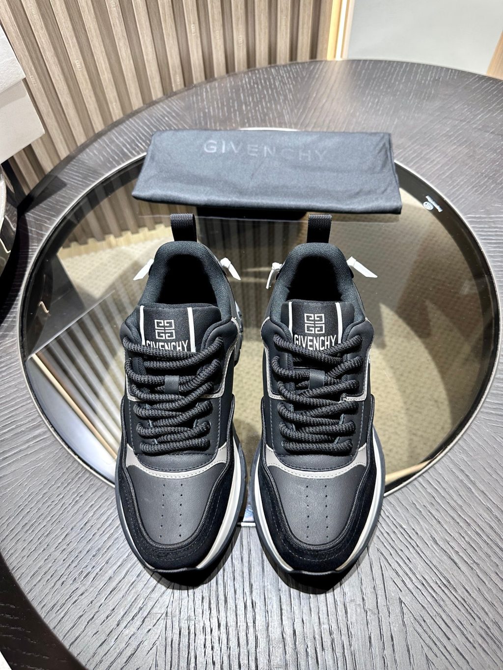 GIVENCHY Sneakers in synthetic leather and mesh - Image 3